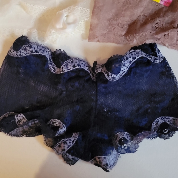 NWT 3 Pr. Lace Panties sz X-Small - Picture 2 of 3